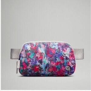 lululemon athletica Everywhere Belt Bag Flower Glide Multi/Vapor  NWT